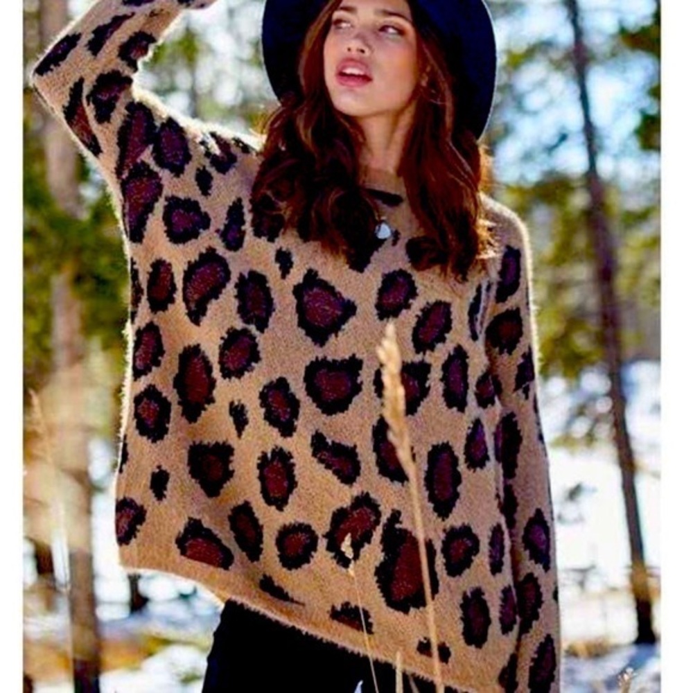 Alter’d State Oversized Cheetah Sweater (M/L)